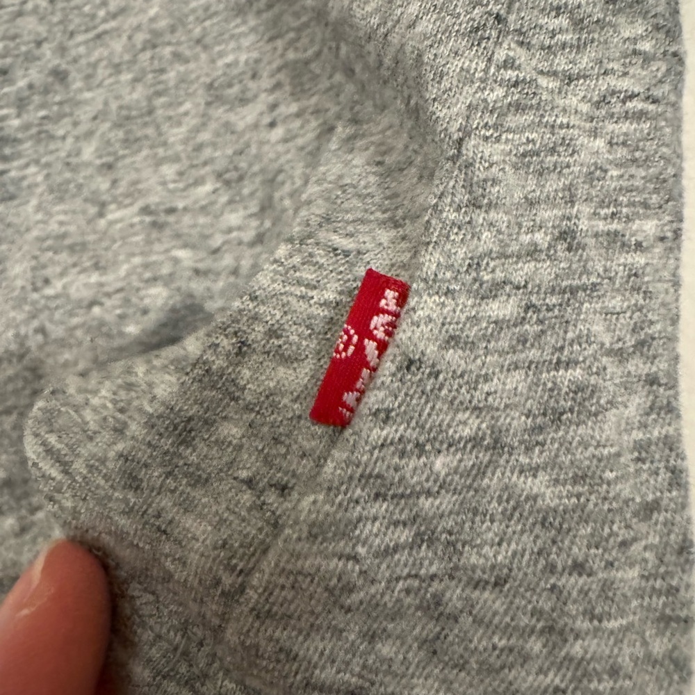 Women’s Levi's Heather Gray Cotton Tee with Red Logo - Picture 4 of 6